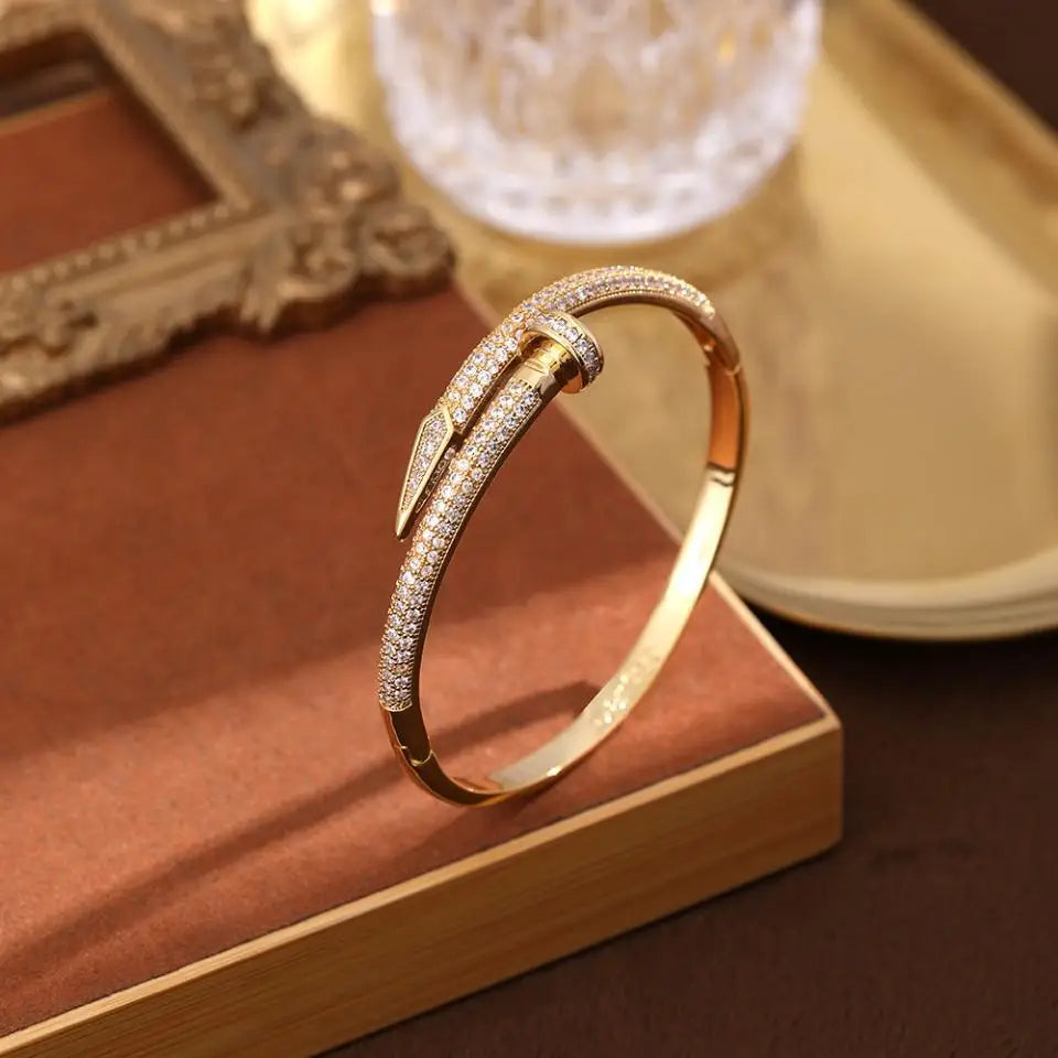 Novor Luxury Zircon Nail Bracelet